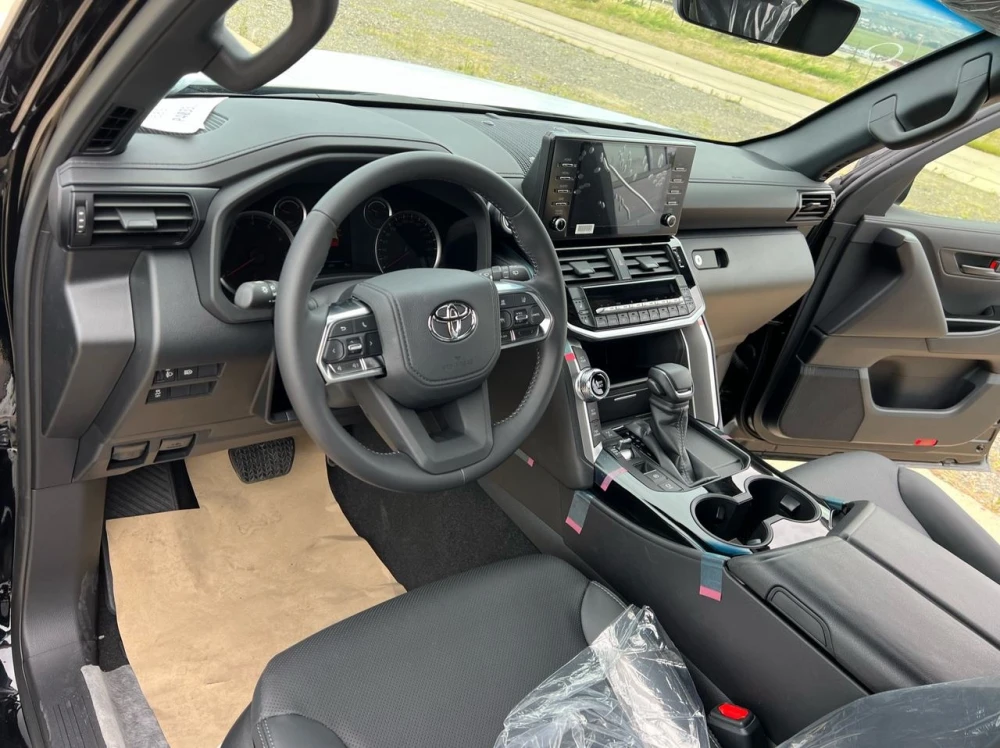 გაყიდვა Toyota Land Cruiser 300 2023