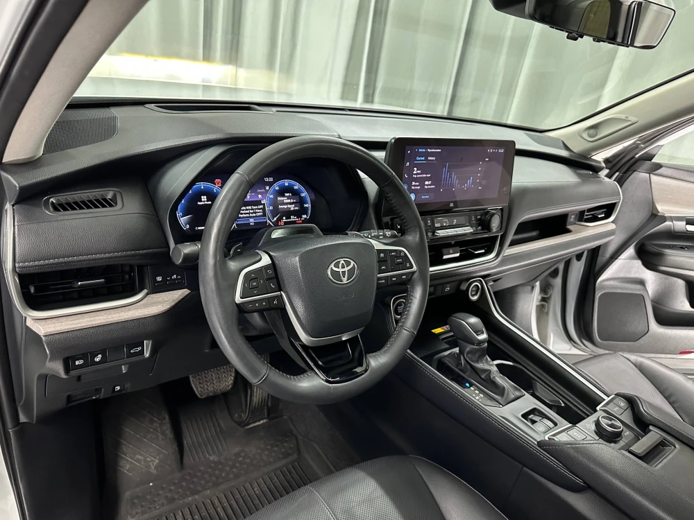 გაყიდვა Toyota Grand Highlander 2024